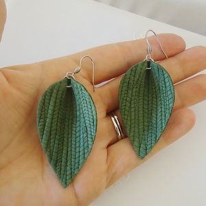 Pinched Petal Leather Earrings 2 pairs